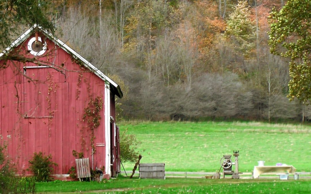 Amish barn public domain old-fashioned-barn cropped