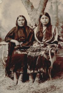 Comanche girls wikimedia Comanche_girls