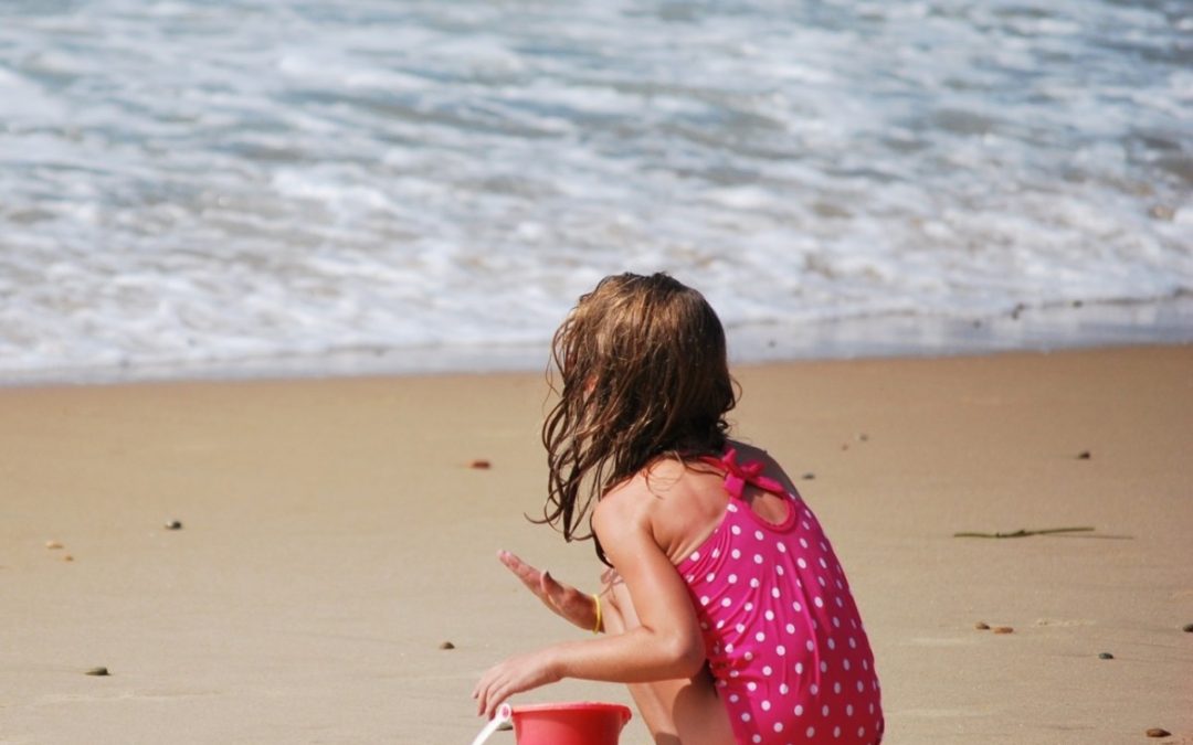 Girl sees ocean public domain playing-at-the-beach-1463492474dgk cropped