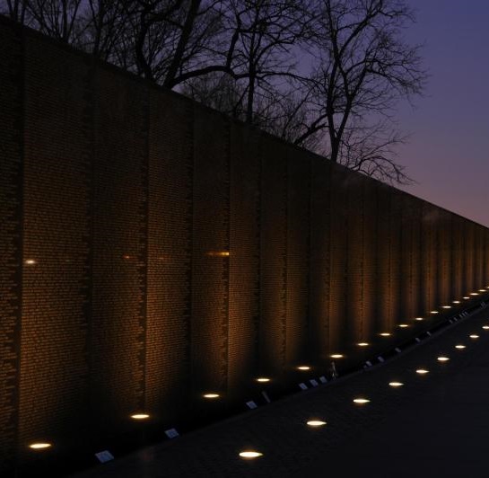 Vietnam War Memorial 2020 Wikimedia Vietnam_War_Memorial_at_night cropped