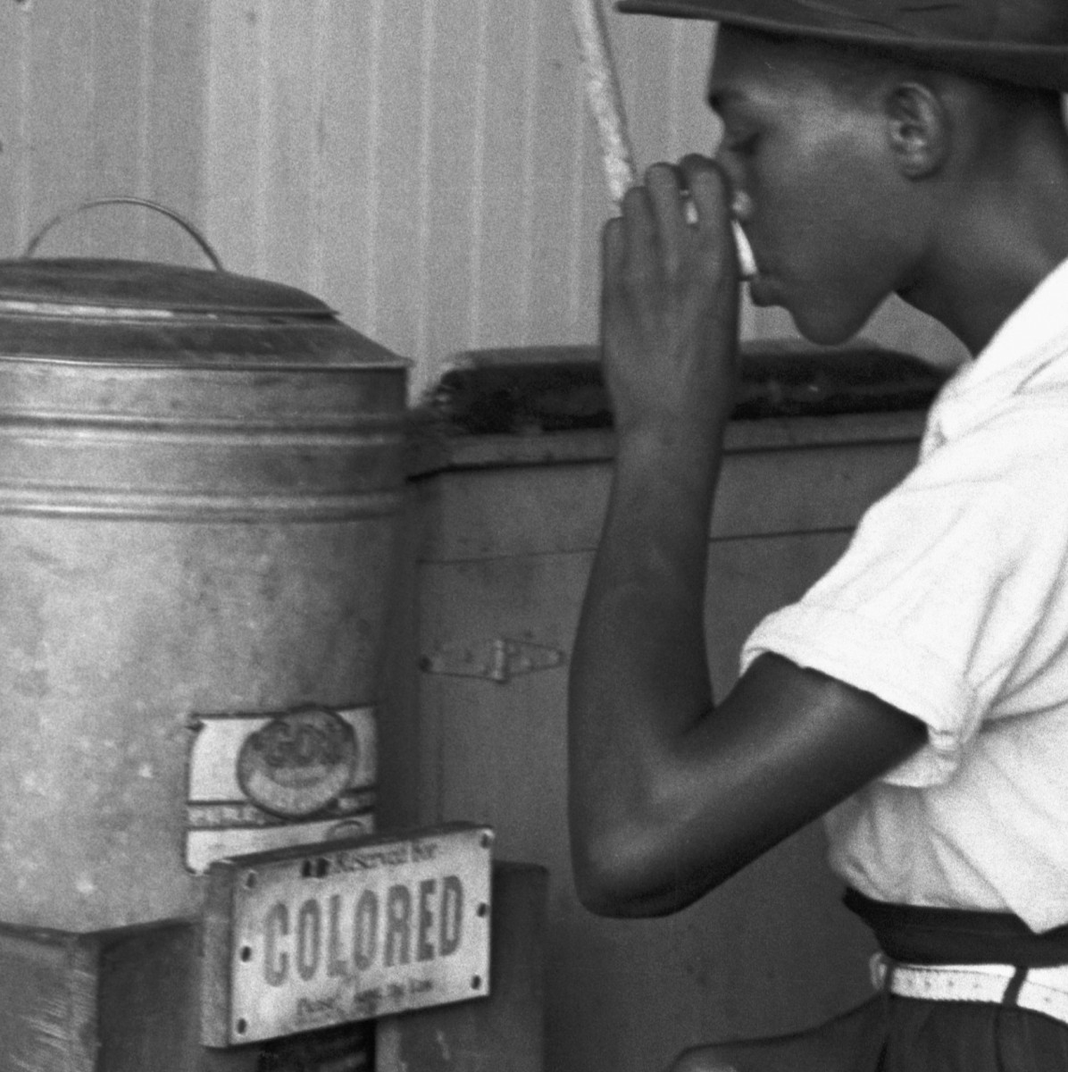 Black colored water fountain jim crow wikimedia 2019 _Colored__drinking_fountain__(cropped) small