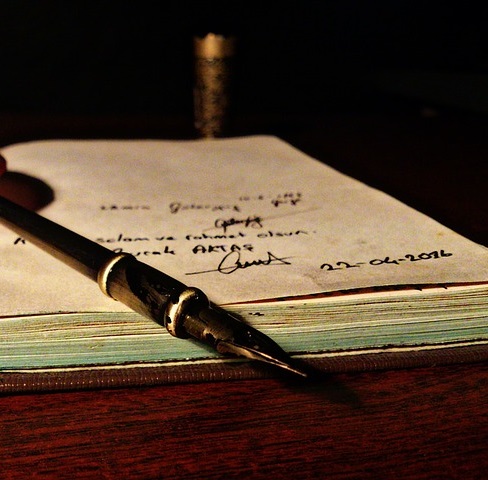 Old pen manuscript 2017 pixabay cropped