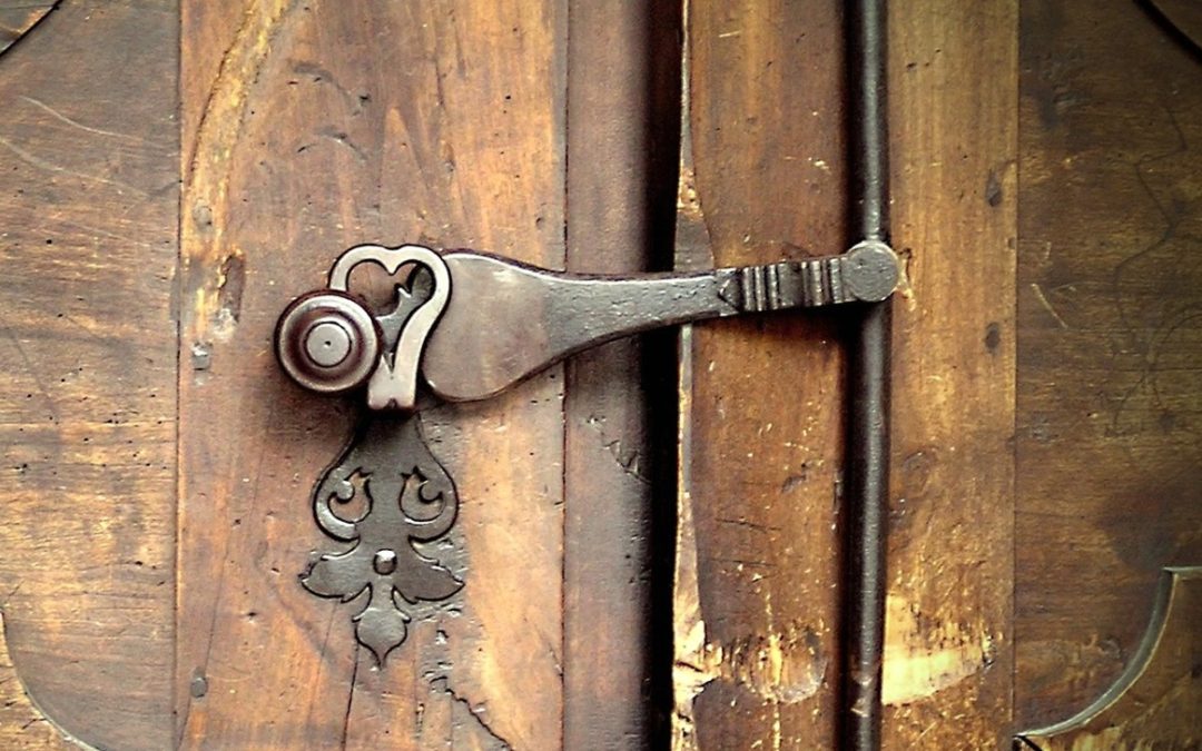 Door 001 pixabay 2018 church-door-1927074_1920