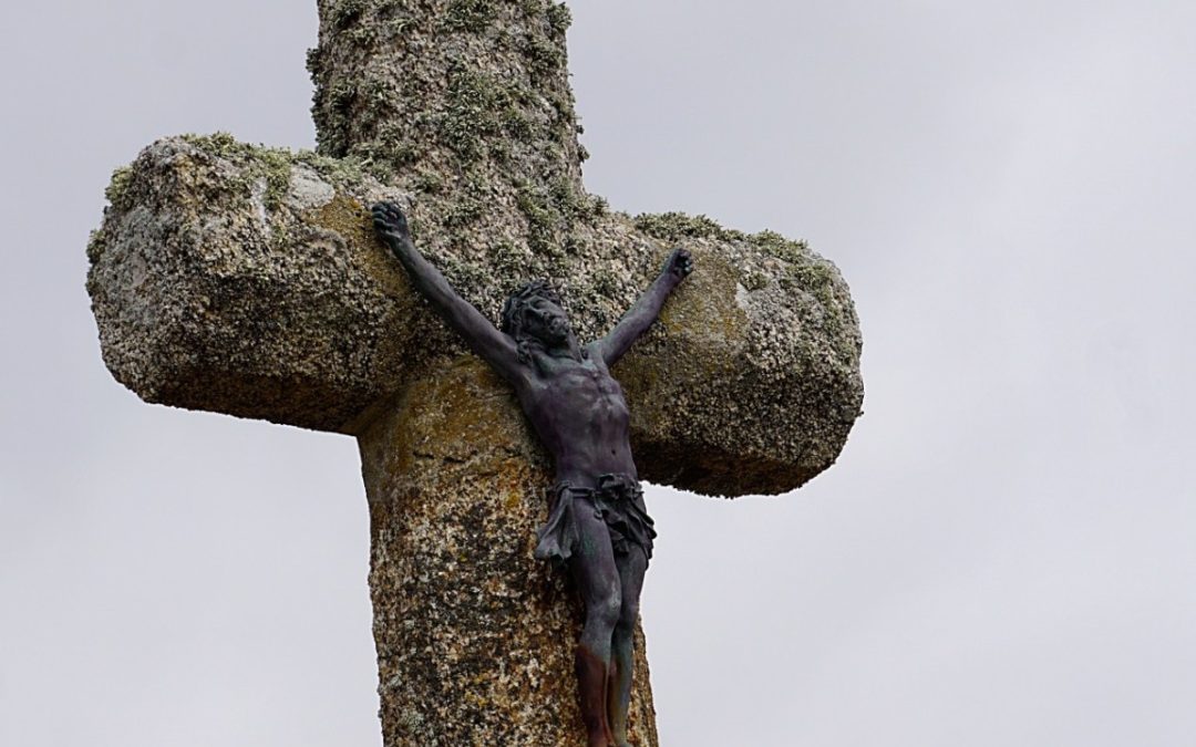 Christ on rough cross 2017 Public Domain cropped