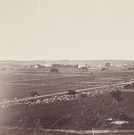 Gettysburg 1863 wikimedia 2023 Attributed_to_timothy_h_osullivan_gettysburg_from_the_west_the_town_of101202) cropped