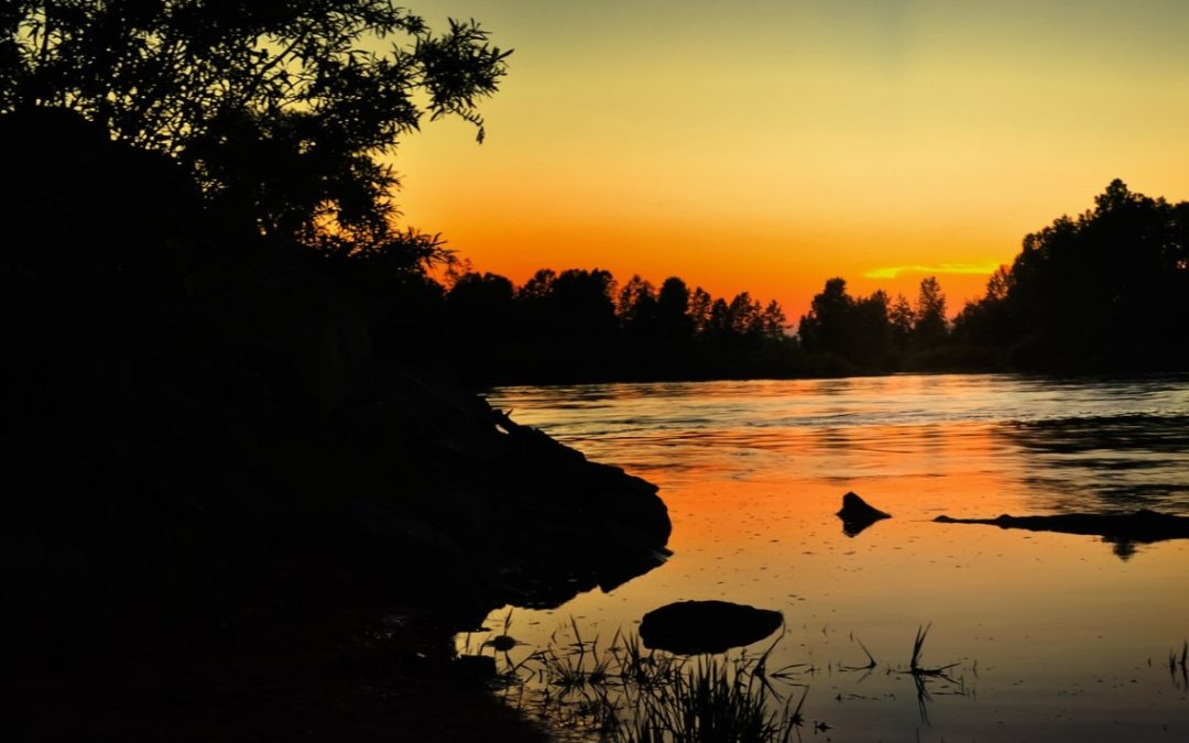 Dawn gold sunrise river 2021 public domain evening-dawn-1339349241BxM cropped