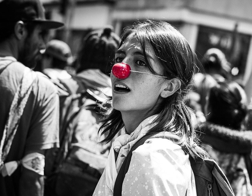 Woman girl crowd nose 2019 pixabay red-nose-1675188_1280 cropped