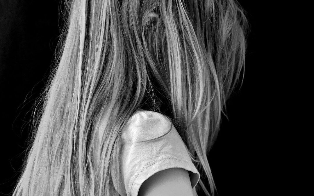 Girl poor sad child 2020 pixabay girl-3422711_1920 cropped