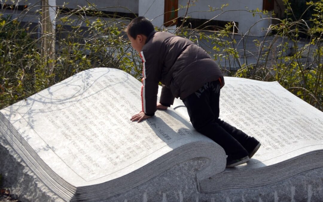 Boy on book statue Public Domain 2017 cropped
