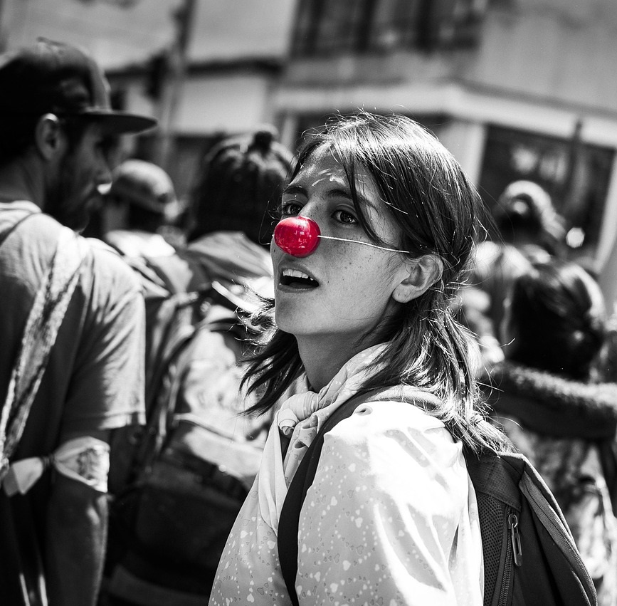 Woman girl crowd nose 2019 pixabay red-nose-1675188_1280 cropped