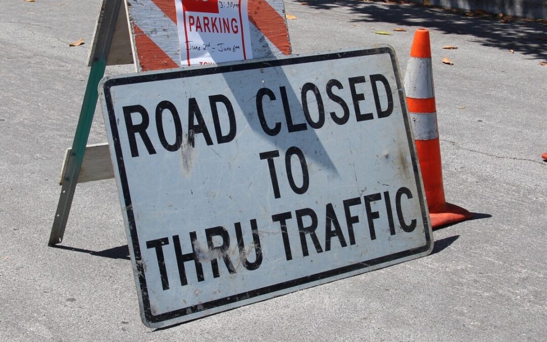 Road closed sign 2019 pixabayroad-closed-2698182_1920 cropped